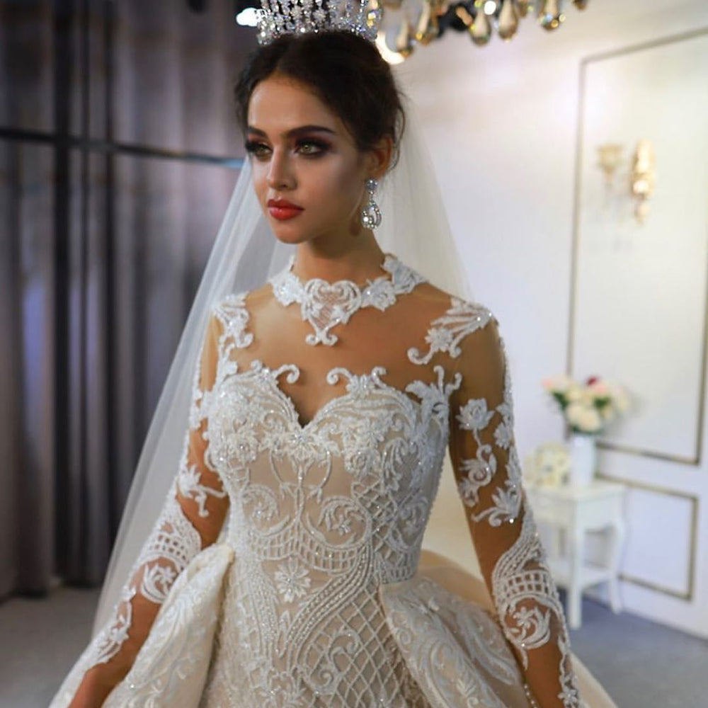 Elegant Sweetheart A-Line Wedding Gown with Long Sleeves and Lace Appliques