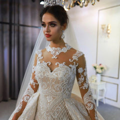 Elegant Sweetheart A-Line Wedding Gown with Long Sleeves and Lace Appliques