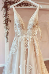 Elegant Deep V-neck Floor-length Tulle Wedding Dress with Floral Lace in A-Line Style