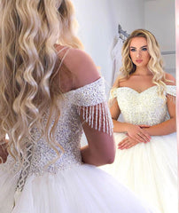 Elegant Long Princess Wedding Gown in Tulle with Off-The-Shoulder Design