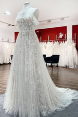Stunning Off-the-shoulder A-line Wedding Dress with Long Tulle Ruffles and Appliques Lace
