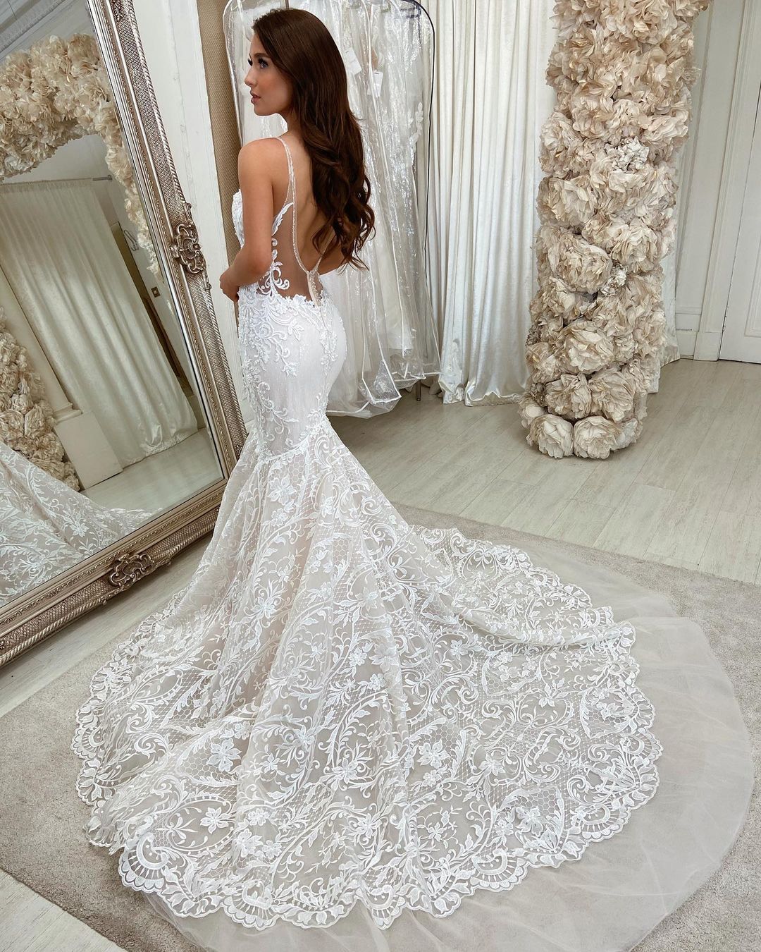 Elegant Mermaid Wedding Dress with Sweetheart Neckline and Lace Backless Design
