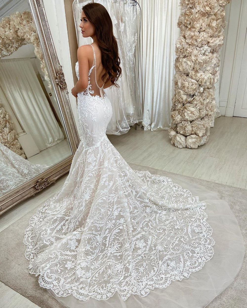 Elegant Mermaid Wedding Dress with Sweetheart Neckline and Lace Backless Design