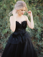 Elegant Black Sweetheart Open Back Bridal Gown with Long Lace Tulle