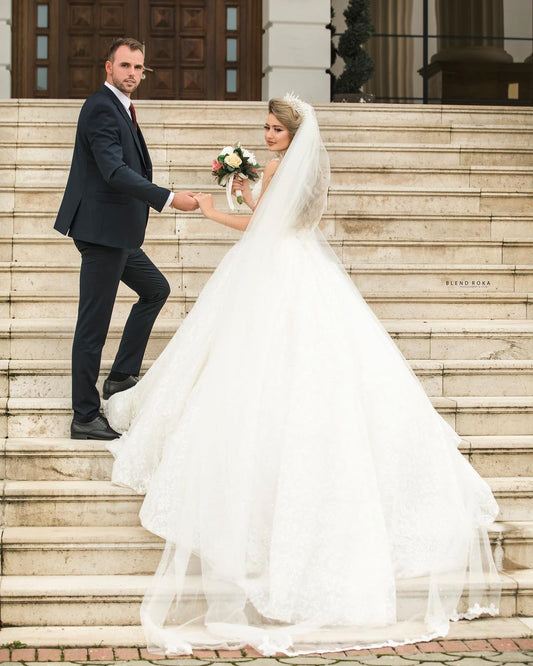 Elegant Princess V-neck Bridal Gown Featuring Tulle Lace