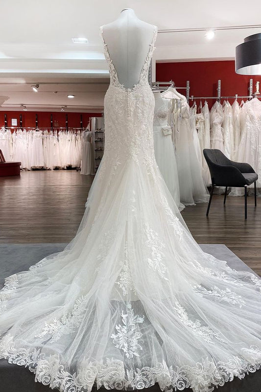 Elegant White Mermaid Wedding Gown with Open Back and Tulle Lace