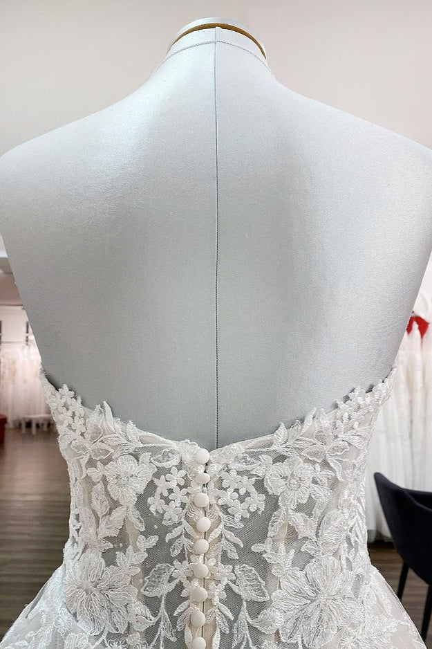 Elegant Ivory A-line Strapless Wedding Dress with Lace Appliques and Tulle
