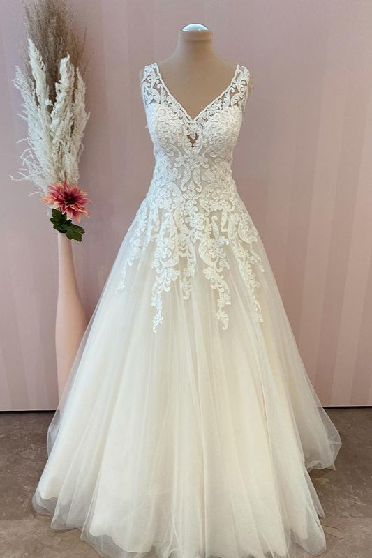 Sweetheart Backless A-Line Wedding Gown with Lace Appliques and Tulle Skirt