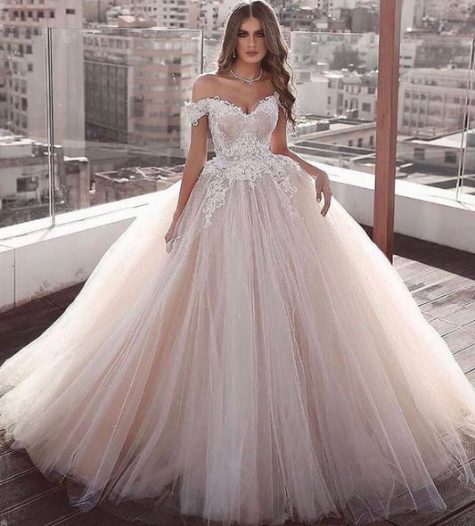 Off-the-Shoulder Sweetheart Ball Gown Wedding Dress Featuring Appliques