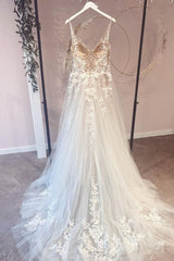 Sweetheart Neckline A-Line Tulle Wedding Dress with Spaghetti Straps and Lace Appliques