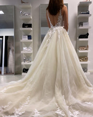 Backless A-Line Bateau Wedding Dress with Elegant Tulle Ruffles and Lace Appliques