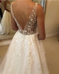 Elegant Sweetheart A-line Wedding Gown with Open Back and Long Tulle