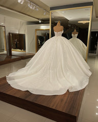 Elegant Long Glitter Ball Gown Wedding Dress Featuring Sweetheart Neckline
