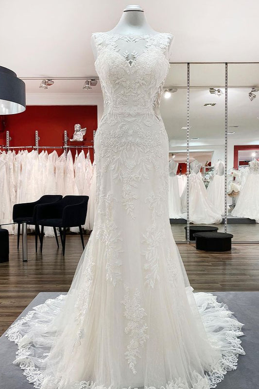 Elegant White Mermaid Wedding Gown with Open Back and Tulle Lace