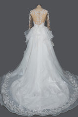 Elegant Long Sleeve Ruffled Ball Gown Wedding Dress Featuring Lace Appliques