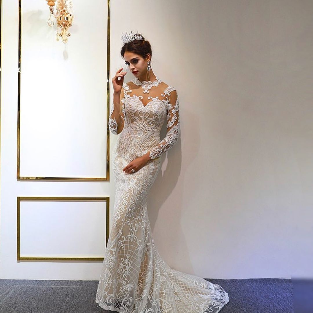 Elegant Sweetheart A-Line Wedding Gown with Long Sleeves and Lace Appliques
