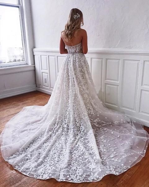 Elegant A-line Floor-Length Wedding Gown Featuring Sweetheart Lace