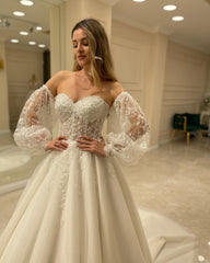 Elegant Sweetheart A-Line Wedding Dress with Backless Design and Lace Appliques