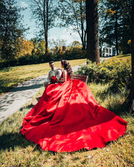 Princess Wedding Dresses in Elegant Long Satin with V-neck and Lace