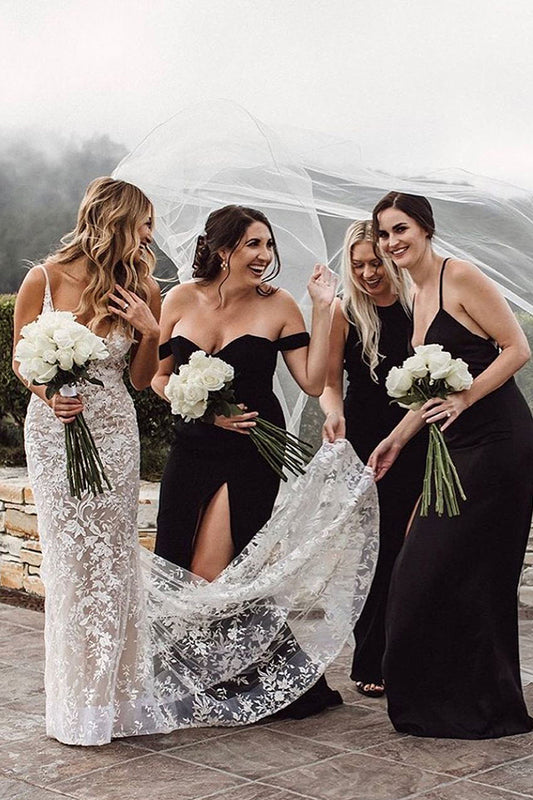 Elegant Mermaid Wedding Gown with Lace V-Neck and Spaghetti Straps