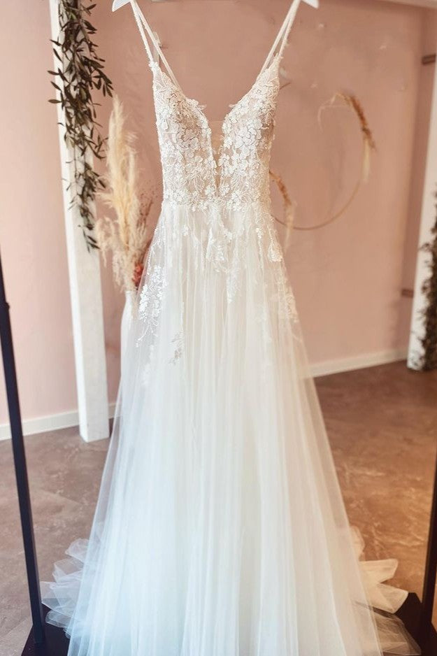 Elegant Backless A-line Tulle Wedding Dresses with Lace Appliques