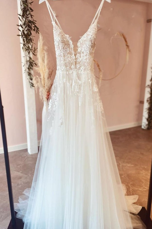 Elegant Backless A-line Tulle Wedding Dresses with Lace Appliques