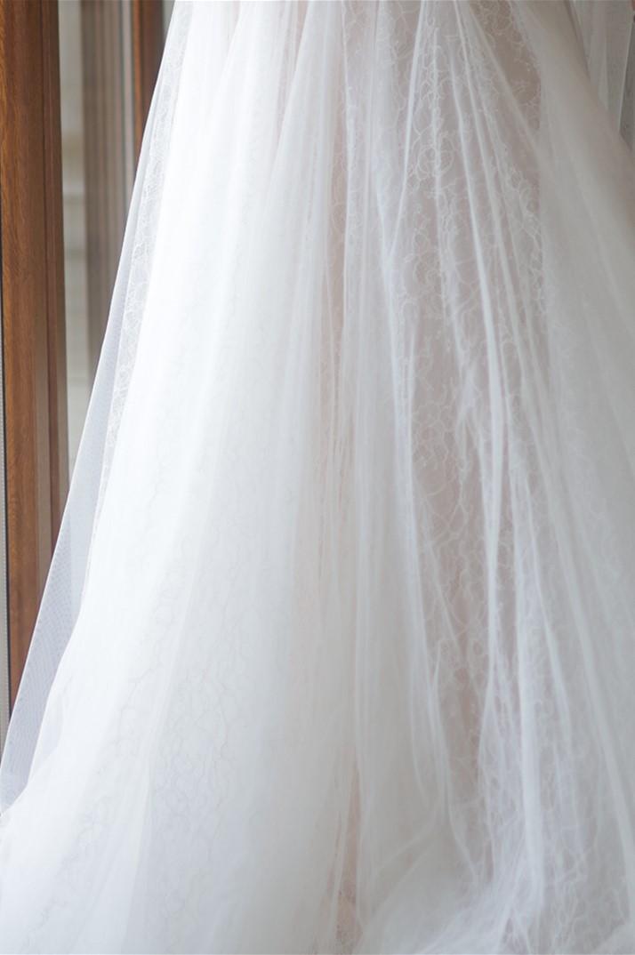 Sleeveless White A-Line Wedding Dress with Elegant Tulle, Spaghetti Straps, Sequins, and Lace
