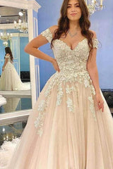 Long Off-the-Shoulder Vintage Wedding Dress in A-line With Tulle Lace