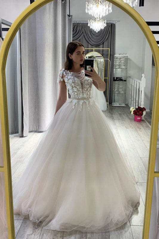 Elegant A-Line Bateau Tulle Floor-length Bridal Gown with Lace Appliques and Bowknot Sash