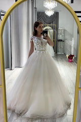 Elegant A-Line Bateau Tulle Floor-length Bridal Gown with Lace Appliques and Bowknot Sash
