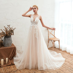 Open Back Vintage A-line Wedding Dress with Floral Lace in Bateau Tulle