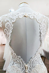 Elegant Open-Back Mermaid Wedding Dress with Sweetheart Neckline and Lace Appliques