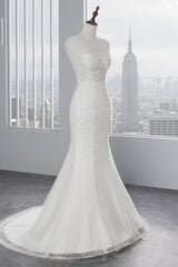Elegant Sleeveless Long Mermaid Jewel Wedding Dress in Luxury Tulle with Appliques Lace