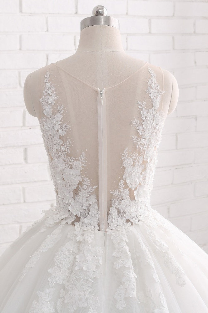 Elegant Sleeveless Tulle Wedding Dress with Lace Appliques and Train