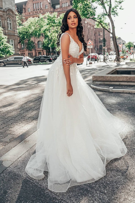 Elegant Deep V-neck A-Line Floor-length Bridal Gown in Tulle Floral Lace