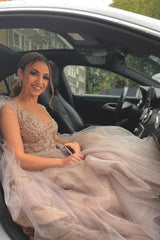 Elegant V-neck A-line Bridal Gown in Tulle Lace with Feathers