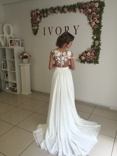 Elegant A-Line Wedding Dress with Chiffon Lace Ruffles and Side Slit Appliques