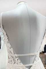 Mermaid-style Vintage Satin Wedding Dress with V-neck and Open Back Lace Appliques