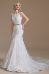 Elegant Mermaid Gown Featuring Long Lace and Tulle