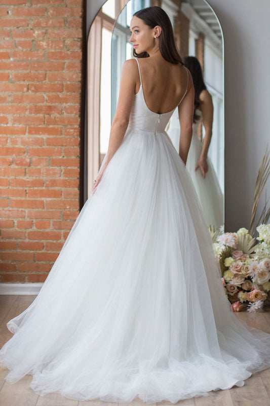 Long Wedding Dress with Spaghetti Straps in Tule