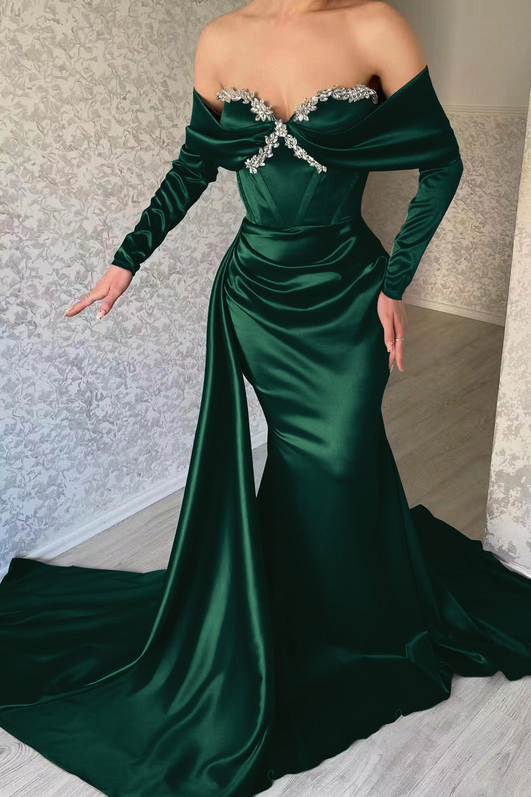 Elegant Sweetheart Portrait Long Sleeves Mermaid Prom Dress with Rhinstone Ruffles