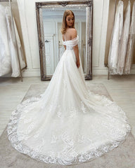 Elegant Off-the-shoulder A-Line Bridal Gown Featuring Tulle Lace