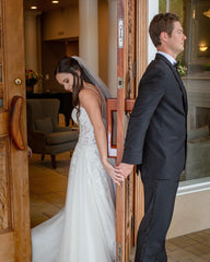 Elegant Sweetheart A-line Wedding Gown with Spaghetti Straps and Lace Tulle