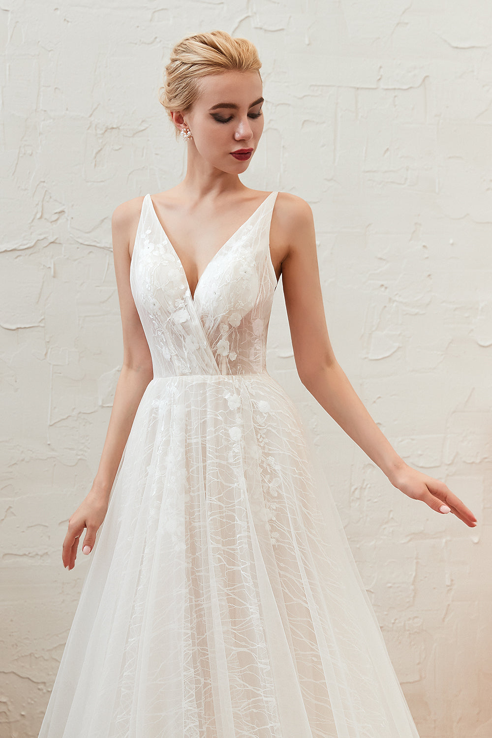 Elegant Deep V-neck A-Line Open Back Wedding Gown in Lace Tulle