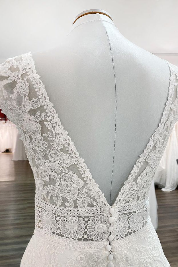 Elegant A-line V-neck Wedding Gown in Tulle with Lace Appliques